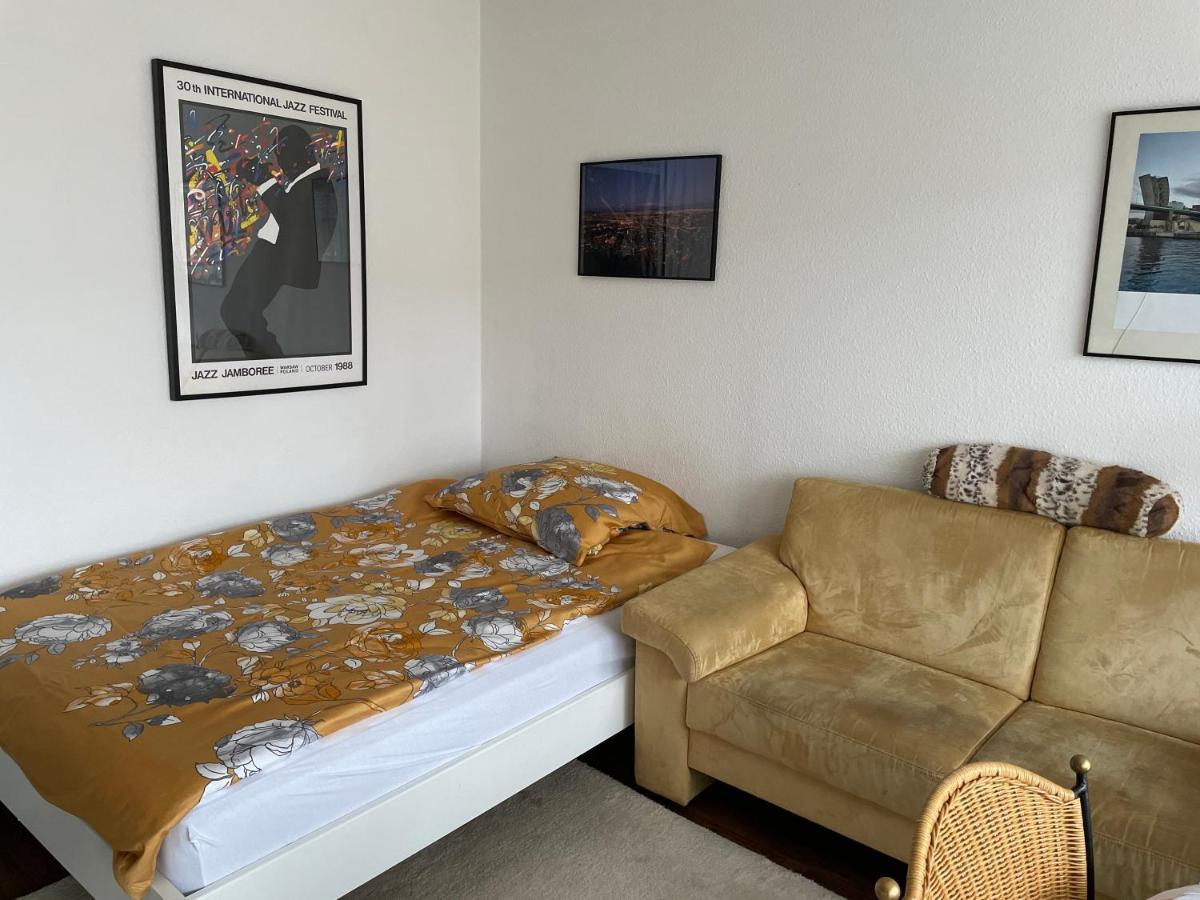 Wohnliches , Behagliches Zimmer Mit Balkon Und Wifi Monchengladbach Ngoại thất bức ảnh